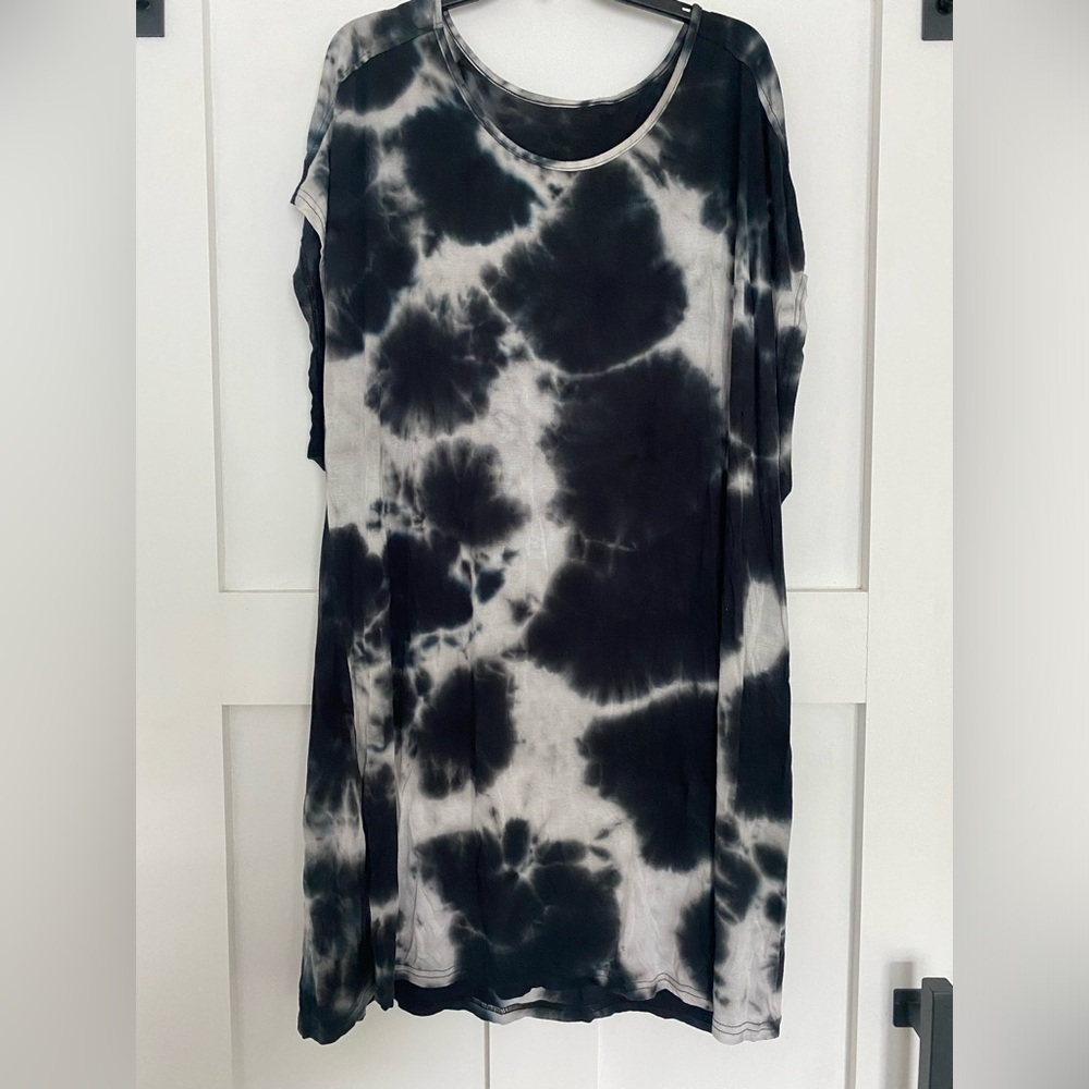 Latched Mama breastfeeding gown - Picture 2 of 4